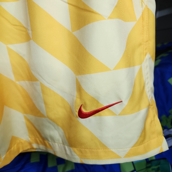 Club America Flow Men's Nike Graphic Soccer Shorts - Picture 3 of 10